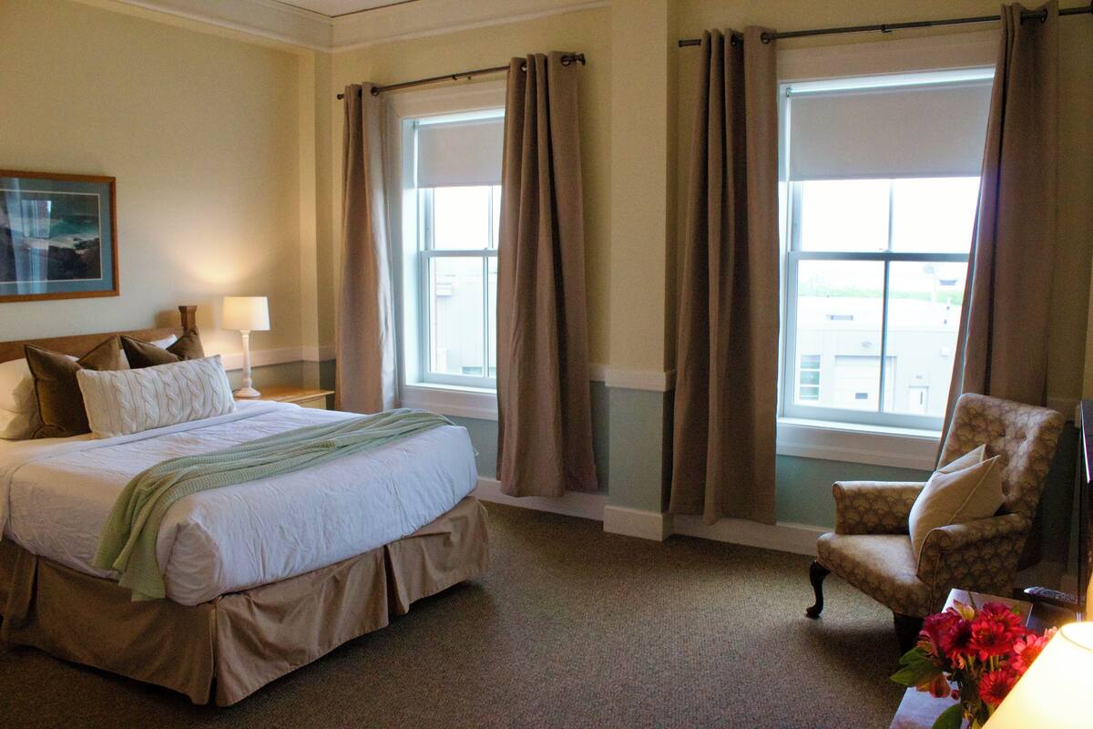 Comfort Room, Ocean View | Iron/ironing board, free WiFi, individually decorated