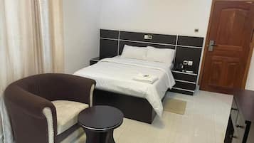 Standard-huone | Ylelliset vuodevaatteet, pillowtop-patjalliset sängyt