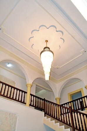 42-inch LED TV with cable channels - Beach Sand Hotel and Resort  (Cotonou)