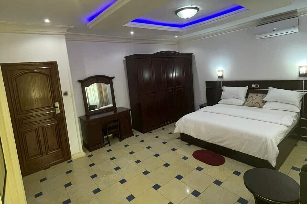 Premium tweepersoonskamer, 1 slaapkamer, uitzicht op stad | Luxe beddengoed, pillowtop-bedden, individueel gemeubileerd, een bureau