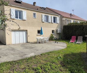 Outdoor dining - Maison Campagne Proche Disney (Monthyon)