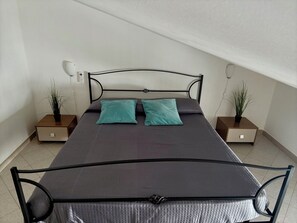 2 chambres, fer et planche à repasser, Wi-Fi gratuit, draps fournis