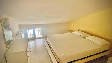 2 Schlafzimmer, Bügeleisen/Bügelbrett