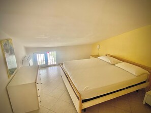 2 slaapkamers, een strijkplank/strijkijzer