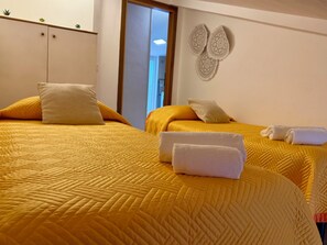 2 室のベッドルーム、アイロン / アイロン台、WiFi (無料)、ベッドシーツ