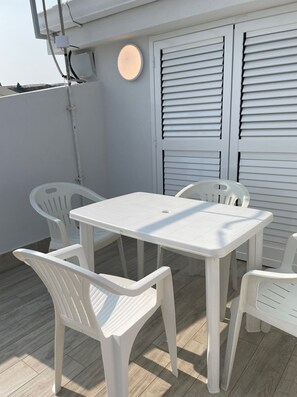 屋外ダイニングエリア