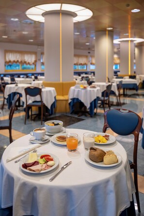 Free daily buffet breakfast  - Hotel Luna (San Michele al Tagliamento)