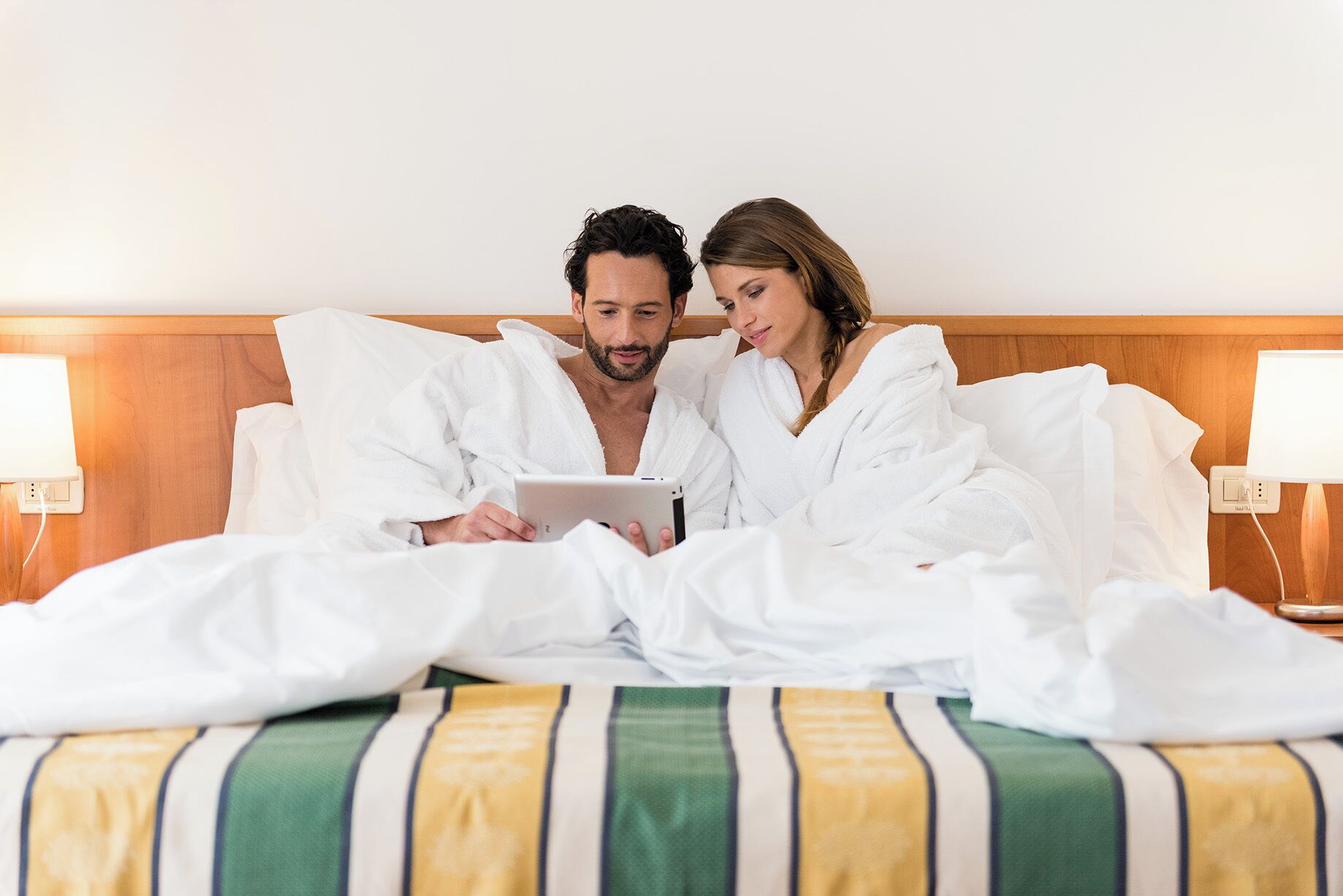 Minibar, coffres-forts dans les chambres, bureau, Wi-Fi gratuit