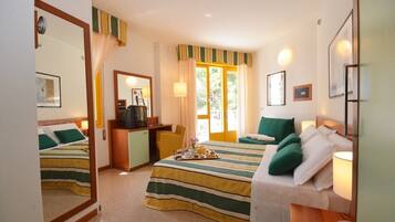 Minibar, in-room safe, desk, free WiFi