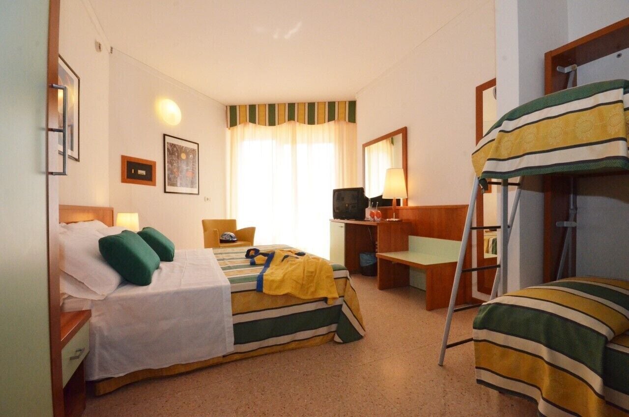 Minibar, in-room safe, desk, free WiFi