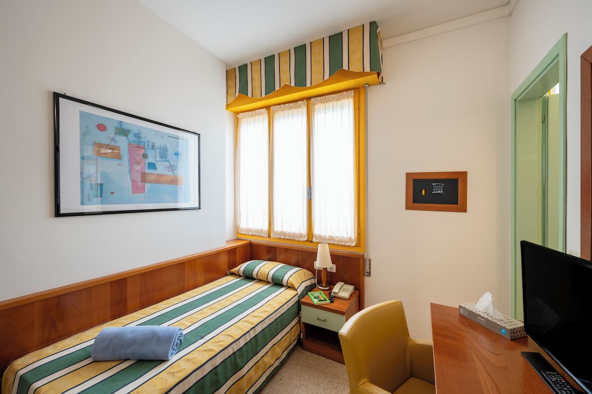 Minibar, coffres-forts dans les chambres, Wi-Fi gratuit, draps fournis