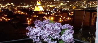 Walking distance to Cathedral, perfect place for wine lovers and thinkers. 