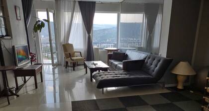 Walking distance to Cathedral, perfect place for wine lovers and thinkers.