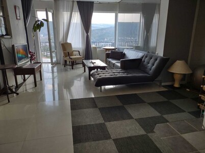 Walking distance to Cathedral, perfect place for wine lovers and thinkers. 