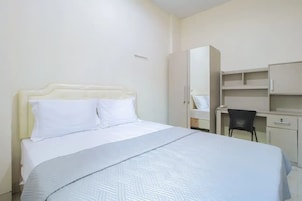 Desk, free WiFi, bed sheets