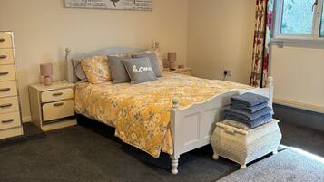 2 makuuhuonetta, silitysrauta/-lauta, ilmainen Wi-Fi, vuodevaatteet