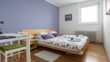 2 bedrooms, desk, iron/ironing board, WiFi