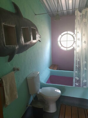Serviettes fournies, savon, papier toilette