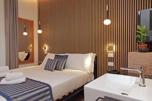 Classic Double Room, City View | Free minibar items, in-room safe, desk, laptop workspace - Habito Suites (Rome)