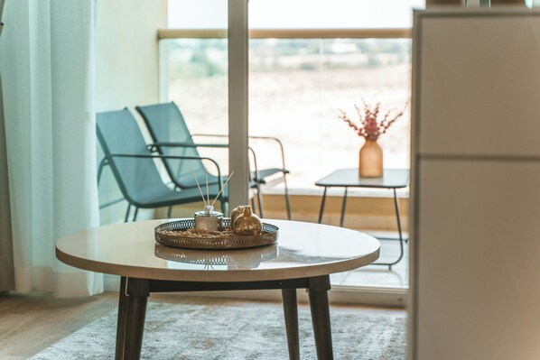 Apartment (0 Bedroom) | Balcony - Cozy Studio With Balcony in The Greens (Dubai)