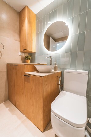 Apartment (0 Bedroom) | Bathroom | Bathtub - Cozy Studio With Balcony in The Greens (Dubai)