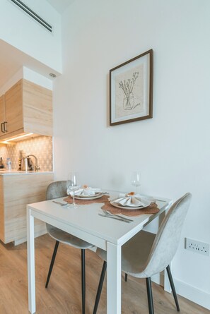 Apartment (0 Bedroom) | Living room - Cozy Studio With Balcony in The Greens (Dubai)