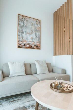 Apartment (0 Bedroom) | Living room - Cozy Studio With Balcony in The Greens (Dubai)