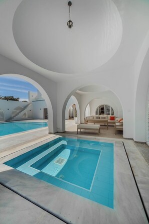 Indoor pool - AZUL VILLA, 5 minutes from the beach, Luxury Villa super for families. (Médenine)