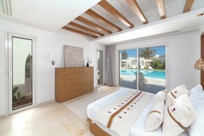 5 bedrooms, iron/ironing board, free WiFi, bed sheets - AZUL VILLA, 5 minutes from the beach, Luxury Villa super for families. (Médenine)