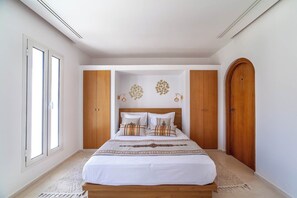 5 soverom, strykejern/-brett, wi-fi (inkludert) og sengetøy