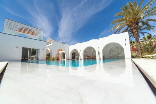 AZUL VILLA, 5 minutes from the beach, Luxury Villa super for families.