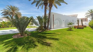 المنطقة المحيطة بالمنشأة