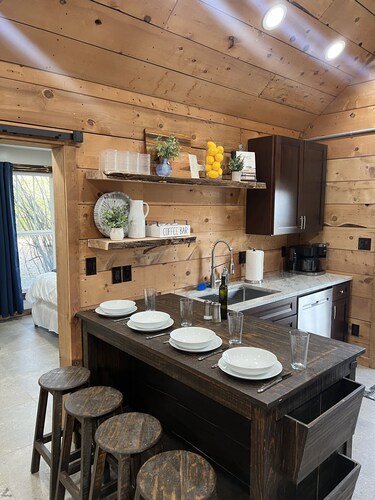 Cozy Cabin - Fire pit, Upscale Area, Near I44 & HWY 65