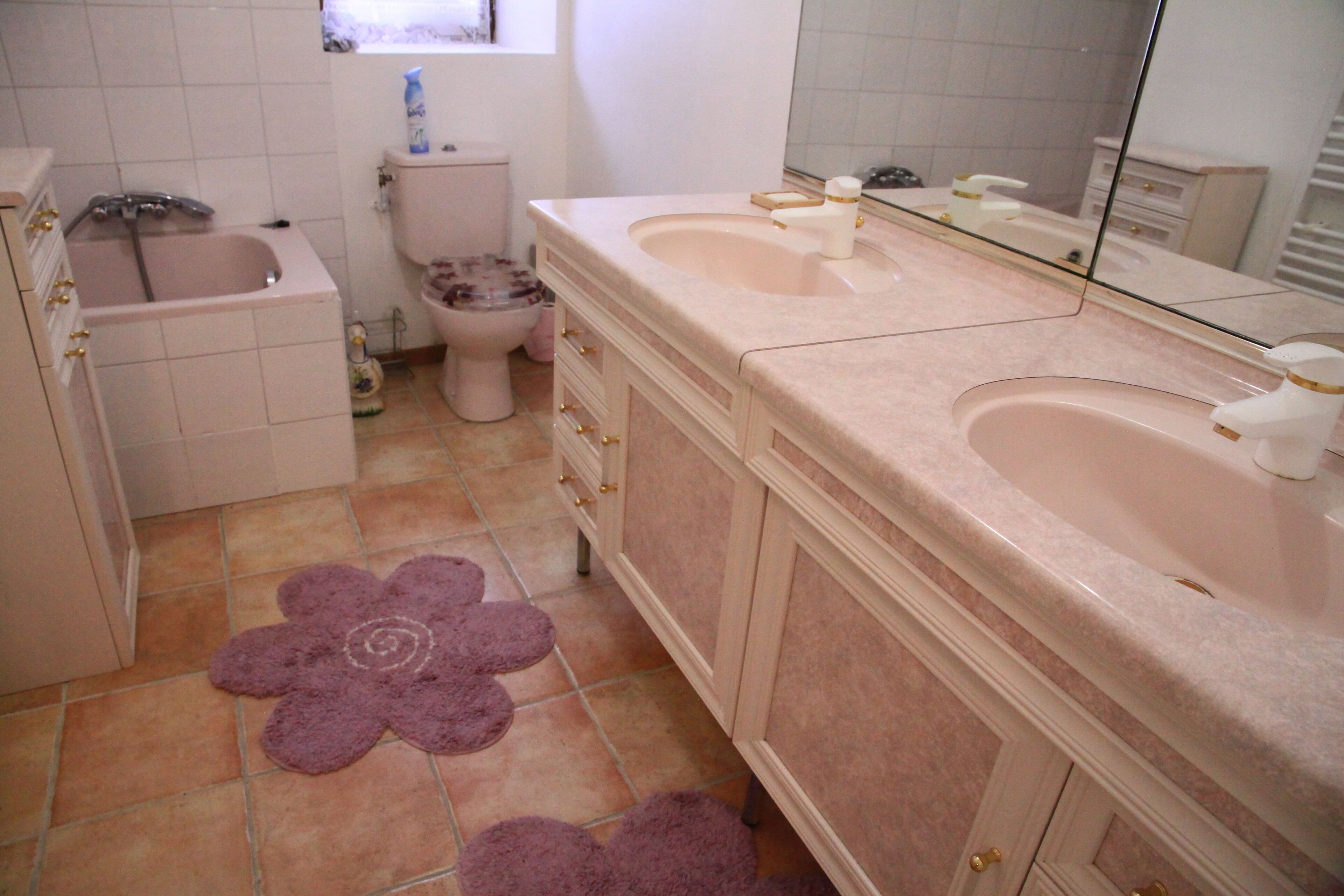 A bathroom with a sink, toilet, and bathtub.