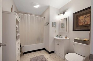 Ducha, artículos de tocador ecológicos, secador de pelo, toallas