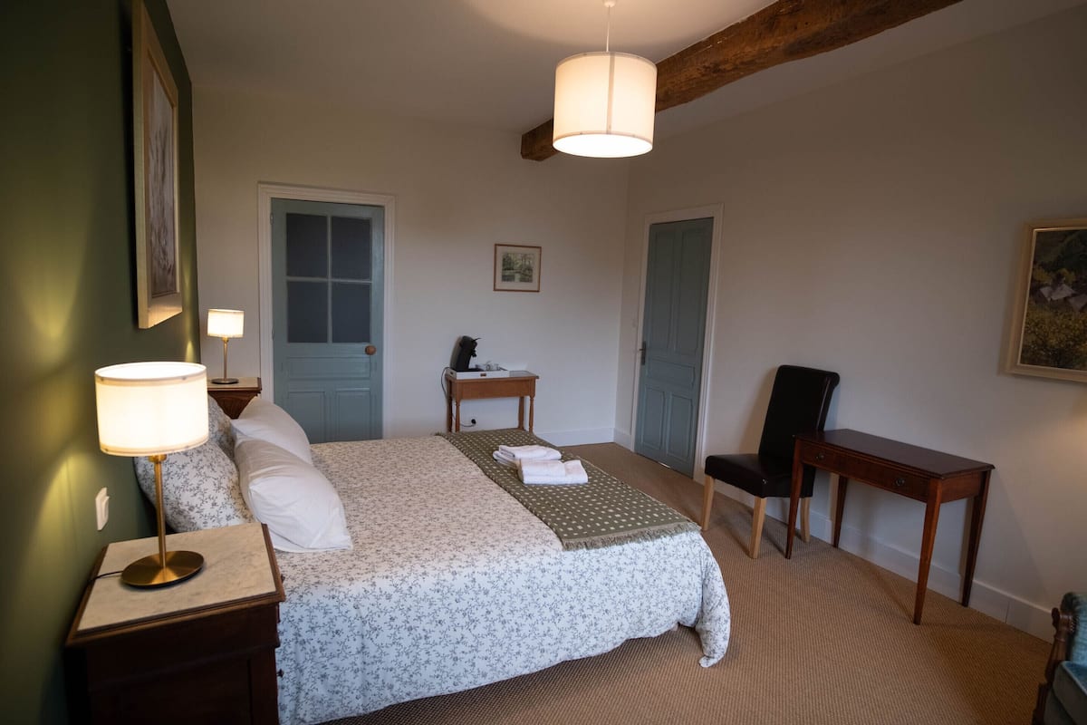 Deluxe Double or Twin Room, Ensuite, Mountain View (Room 3 Alexandra) | 1 bedroom, free WiFi