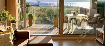 트리아 놀라운 바다 전망 아파트