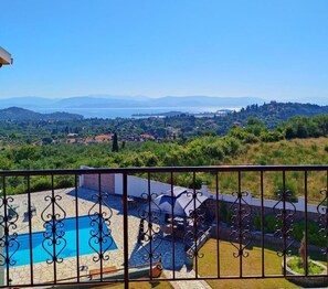 Property grounds - Heaven House with pool
 (Corfu)