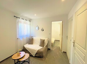 1 bedroom, iron/ironing board, travel cot, free WiFi - Gite de 38m2 en Campagne en Provence au Pied du Luberon à 15 Minutes du Colorado (Saignon)