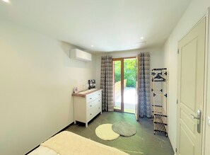 1 bedroom, iron/ironing board, travel crib, free WiFi - Gite de 38m2 en Campagne en Provence au Pied du Luberon à 15 Minutes du Colorado (Saignon)