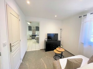 1 bedroom, iron/ironing board, travel crib, free WiFi - Gite de 38m2 en Campagne en Provence au Pied du Luberon à 15 Minutes du Colorado (Saignon)