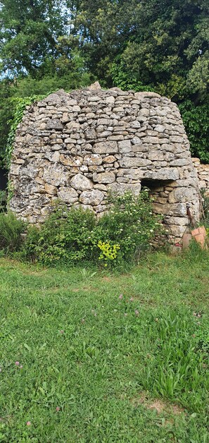 Property grounds - Gite de 38m2 en Campagne en Provence au Pied du Luberon à 15 Minutes du Colorado (Saignon)