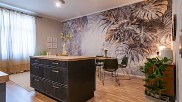 Appartement Deluxe | Rideaux occultants, fer et planche à repasser, Wi-Fi gratuit