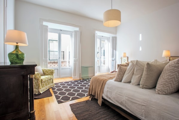 Lägenhet Deluxe - 3 sovrum - kök - trädgård | 3 sovrum, duntäcken, ljudisolering och strykjärn/strykbräda