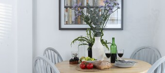 May Cottage - A lovely pet-friendly cottage with courtyard garden, just 7 minutes walk from St Ives