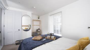 3 bedrooms, iron/ironing board, Internet, bed sheets