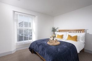 3 bedrooms, iron/ironing board, Internet, bed sheets