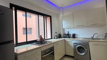 Réfrigérateur, four, plaque de cuisson, lave-vaisselle