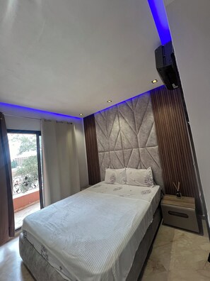 1 chambre, bureau, fer et planche à repasser, Wi-Fi