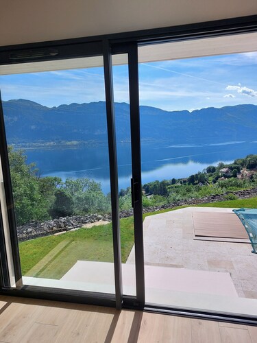 Coin de Paradis Avec Vue Panoramique sur le lac